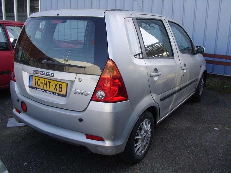 Grijs Gebruikt 2001 Daihatsu Young Rv MPV | € 1.850 - Afbeelding 1/4