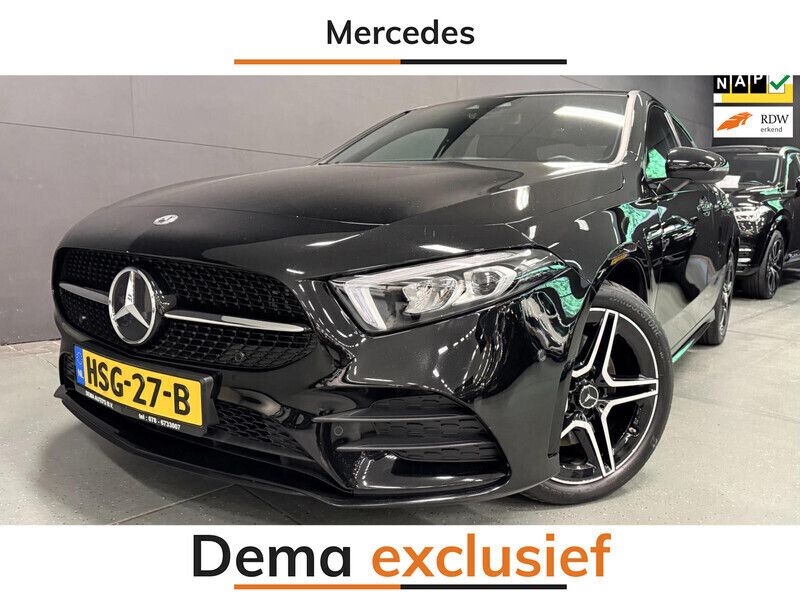 Zwart, metallic lak Gebruikt 2020 Mercedes A250 Premium Sedan | € 26.950 (Eerlijke prijs) - Afbeelding 1/4