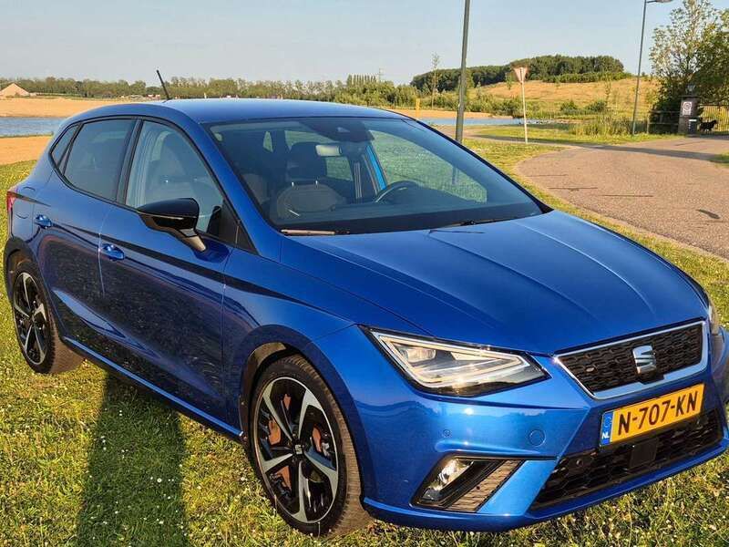 Blauw Gebruikt 2021 Seat Ibiza FR Hatchback | € 19.499 (Eerlijke prijs) - Afbeelding 1/4