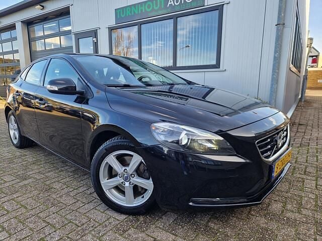 Zwart Gebruikt 2013 Volvo V40 Momentum Hatchback | € 8.945 (Eerlijke prijs) - Afbeelding 1/4
