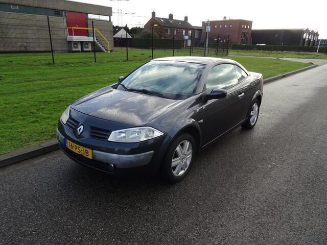 Grijs, metallic lak Gebruikt 2005 Renault Mégane Cabriolet Luxe Cabriolet | € 995 (Goede deal) - Afbeelding 1/4
