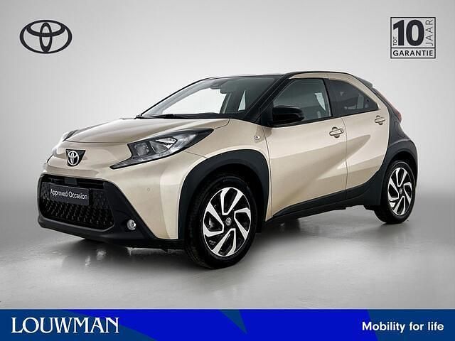 Beige (metallic) Gebruikt 2024 Toyota Aygo X Pulse SUV | € 22.950 - Afbeelding 1/4