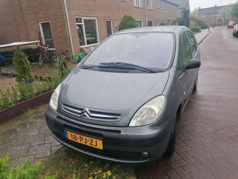 Grijs Gebruikt 2004 Citroën Xsara Picasso MPV | € 1.750 (Duur) - Afbeelding 1/4