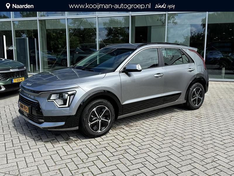 Steel grey Gebruikt 2024 Kia Niro SUV | € 33.400 (Goede deal) - Afbeelding 1/4