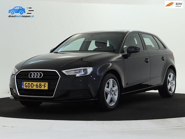 Zwart (metallic) Gebruikt 2018 Audi A3 Sportback Proline Hatchback | € 13.745 (Eerlijke prijs) - Afbeelding 1/4