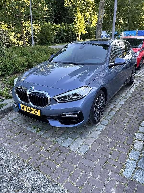 Grijs Gebruikt 2020 BMW 118 Hatchback | € 21.500 (Eerlijke prijs) - Afbeelding 1/4
