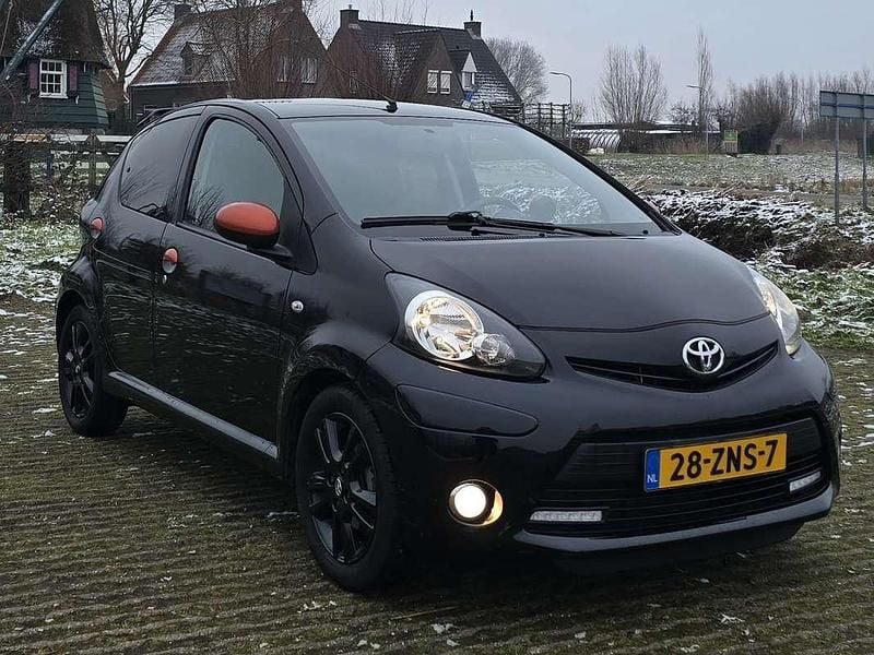 Occasion Toyota Aygo 68 PK (50 kW) 2013 Zwart Hatchback