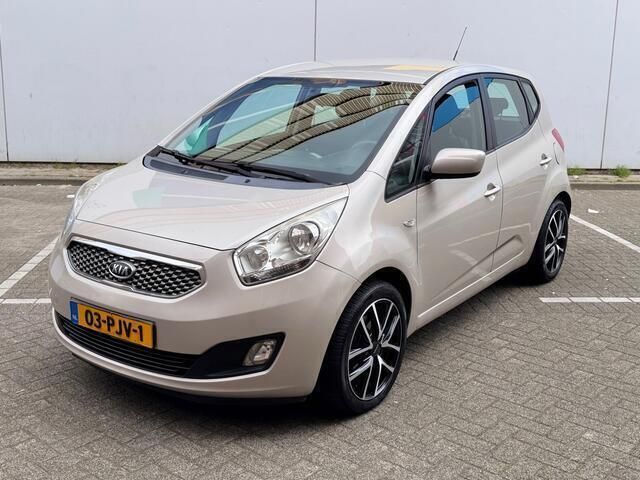 Grijs, metallic lak Gebruikt 2011 Kia Venga Hatchback | € 3.850 (Eerlijke prijs) - Afbeelding 1/4