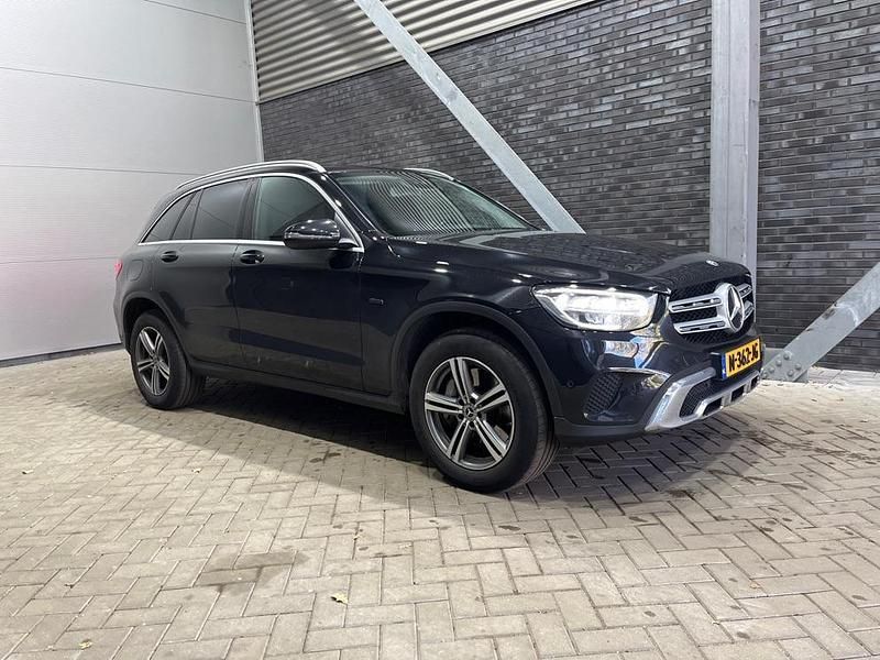 Zwart Gebruikt 2020 Mercedes GLC300e Business | € 30.800 - Afbeelding 1/1
