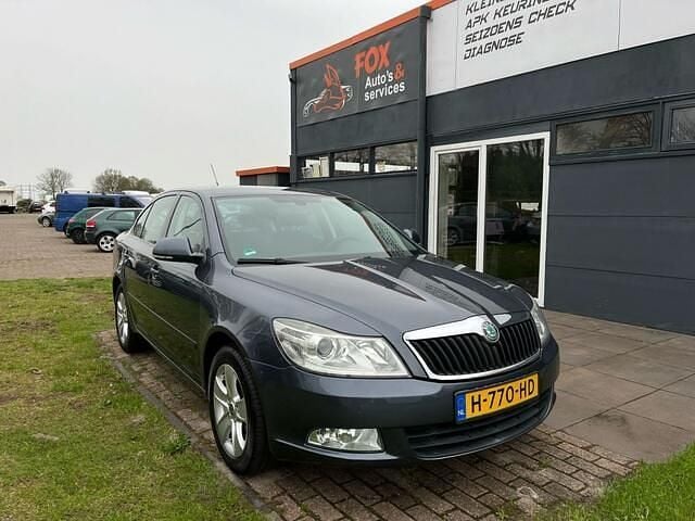 Grijs Occasion 2010 Skoda Octavia Elegance Hatchback | € 5.995 (Eerlijke prijs) - Afbeelding 1/4