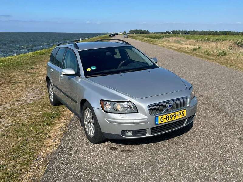 Zilver Gebruikt 2005 Volvo V50 Kinetic Stationwagen | € 6.000 (Duur) - Afbeelding 1/4
