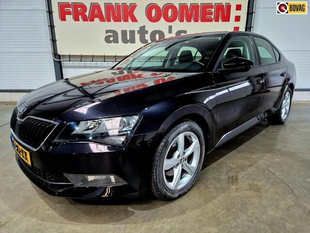 Zwart Gebruikt 2018 Skoda Superb Ambition Hatchback | € 19.450 (Super prijs) - Afbeelding 1/4