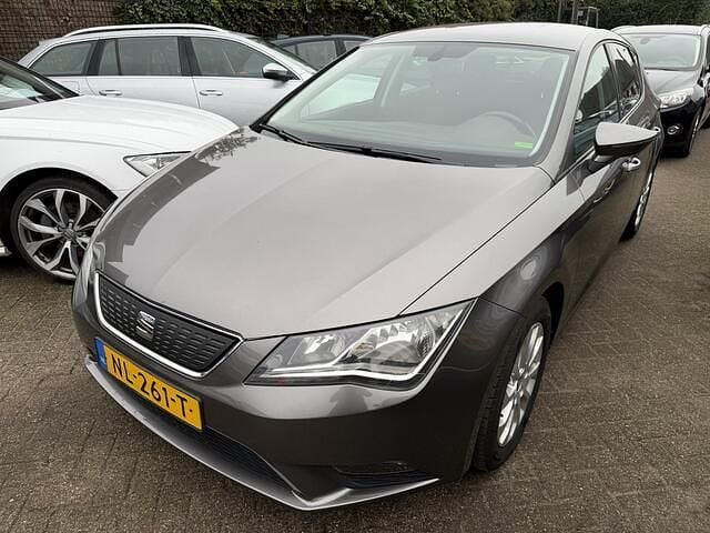 Grijs Occasion 2017 Seat Leon CONNECT Hatchback | € 5.999 (Goede deal) - Afbeelding 1/3