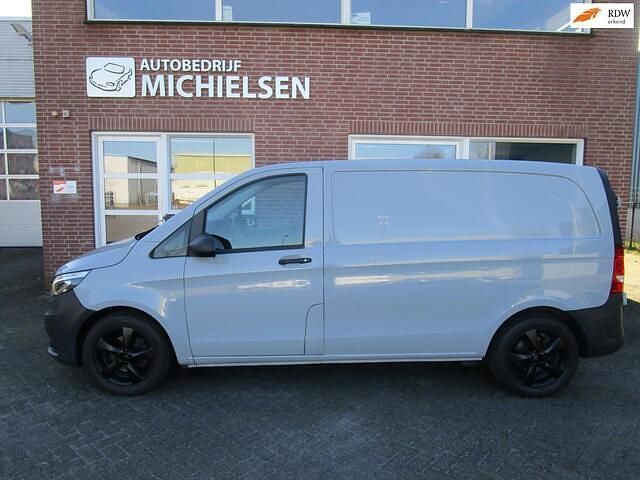 Grijs Gebruikt 2022 Mercedes Vito MPV | € 21.450 (Super prijs) - Afbeelding 1/4