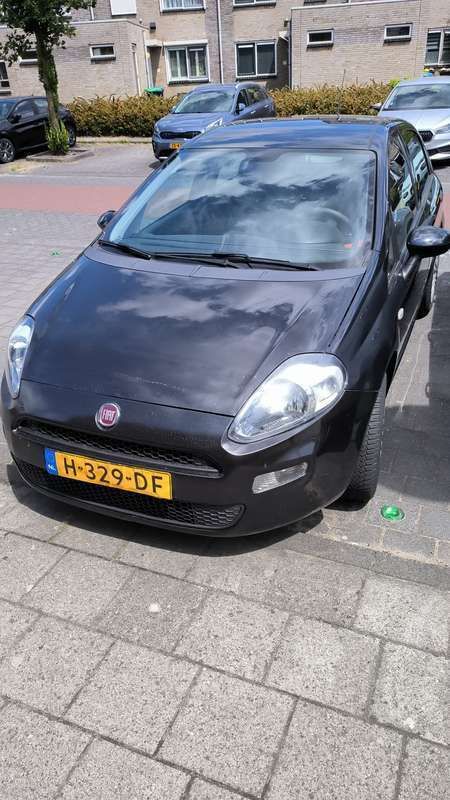 Zwart Gebruikt 2017 Fiat Punto Lounge Hatchback | € 6.500 (Eerlijke prijs) - Afbeelding 1/4