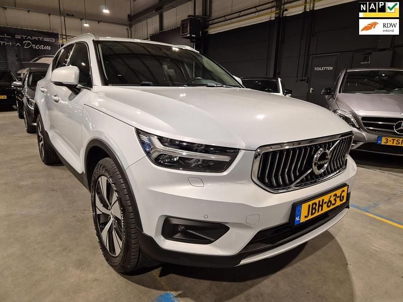 Grijs Gebruikt 2021 Volvo XC40 Inscription SUV | € 26.849 (Goede deal) - Afbeelding 1/4