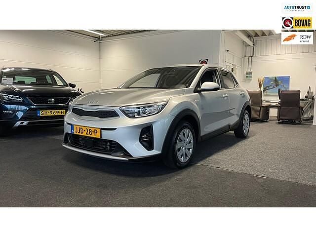 Grijs Gebruikt 2022 Kia Stonic SUV | € 16.495 (Super prijs) - Afbeelding 1/4