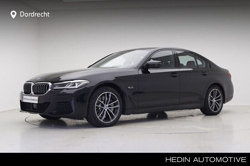 Zwart Gebruikt 2022 BMW 530e M Sport Sedan | € 45.895 (Iets duurder) - Afbeelding 1/4
