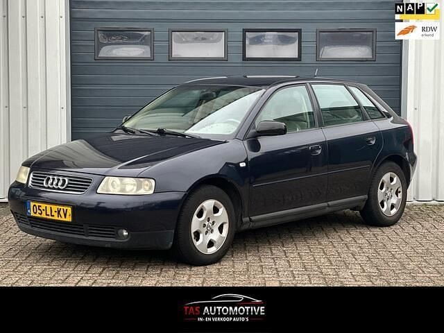 Blauw (metallic) Occasion 2003 Audi A3 Ambiente Hatchback | € 599 (Goede deal) - Afbeelding 1/4