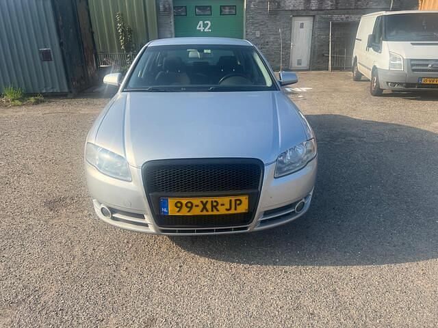 Grijs Gebruikt 2007 Audi A4 Sedan | € 2.699 - Afbeelding 1/4