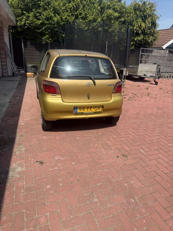 Geel Gebruikt 2000 Toyota Yaris Terra Hatchback | € 750 (Super prijs) - Afbeelding 1/4