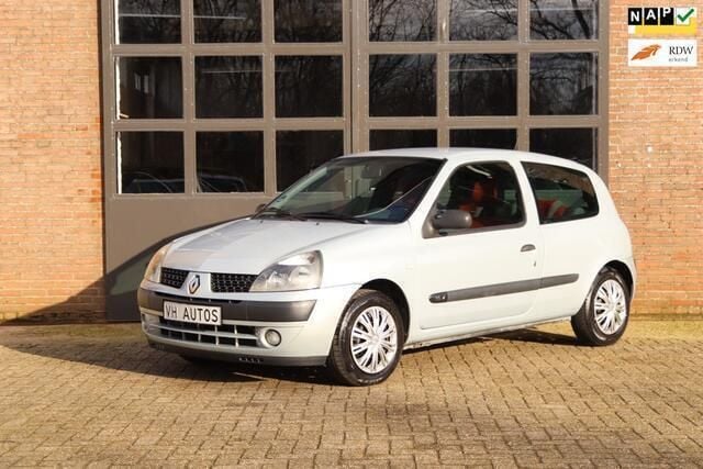 Grijs Gebruikt 2003 Renault Clio II Expression Hatchback | € 1.250 (Eerlijke prijs) - Afbeelding 1/4