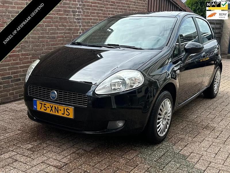 Zwart (metallic) Gebruikt 2007 Fiat Grande Punto Dynamic Hatchback | € 2.195 - Afbeelding 1/4