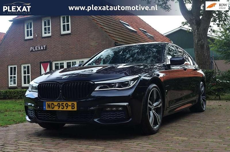 Zwart Gebruikt 2016 BMW 740 Executive Sedan | € 28.945 (Eerlijke prijs) - Afbeelding 1/4