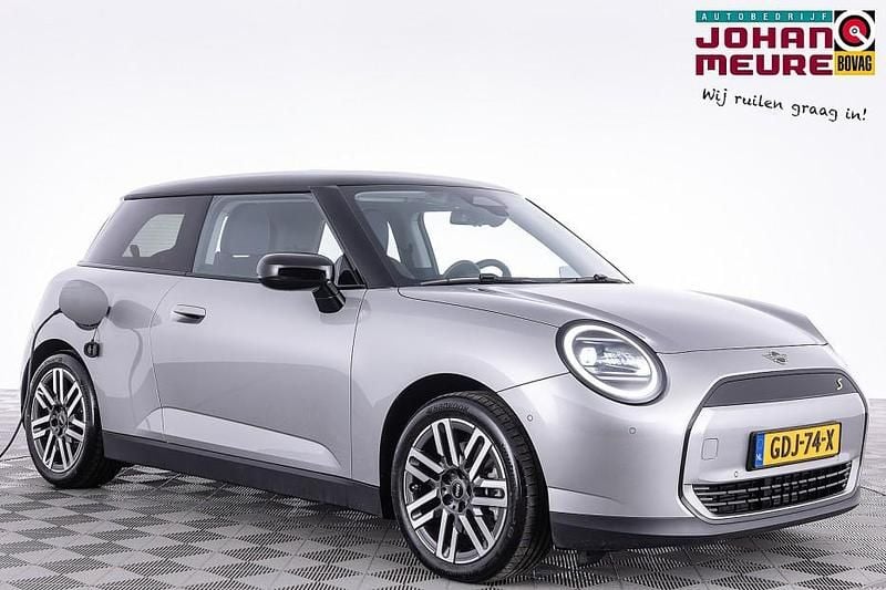 Grijs Occasion 2024 Mini Cooper SE Classic Hatchback | € 29.990 (Super prijs) - Afbeelding 1/4