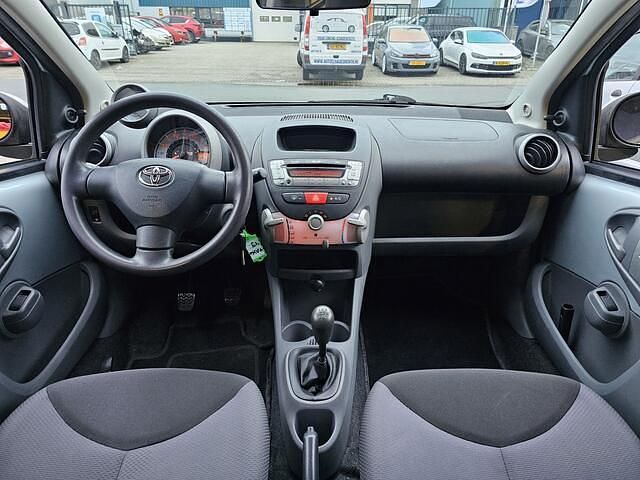 Occasion Toyota Aygo 68 PK (50 kW) 2008 Grijs Hatchback