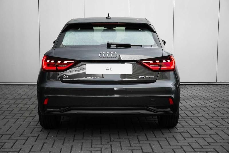 Nieuw Audi A1 Sportback Advanced 95 PK (69 kW) 2025 Blauw, metallic lak Hatchback