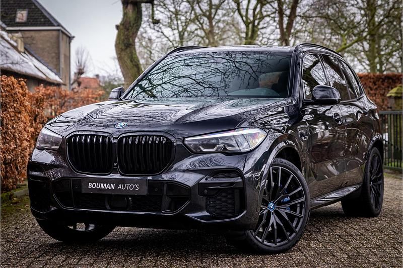 Zwart Occasion 2022 BMW X5 M Sport SUV | € 62.850 - Afbeelding 1/4