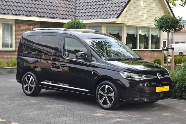 Zwart Gebruikt 2021 VW Caddy Style MPV | € 33.950 (Duur) - Afbeelding 1/4