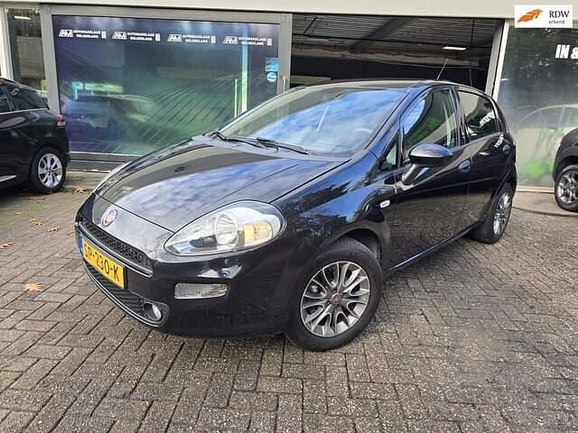Zwart Gebruikt 2015 Fiat Punto Evo Street Hatchback | € 4.999 (Eerlijke prijs) - Afbeelding 1/4