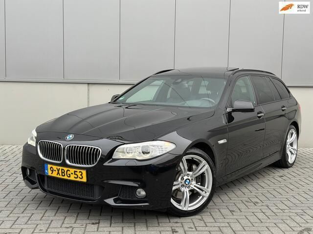 Zwart Gebruikt 2013 BMW 530 Executive Stationwagen | € 13.950 (Eerlijke prijs) - Afbeelding 1/4