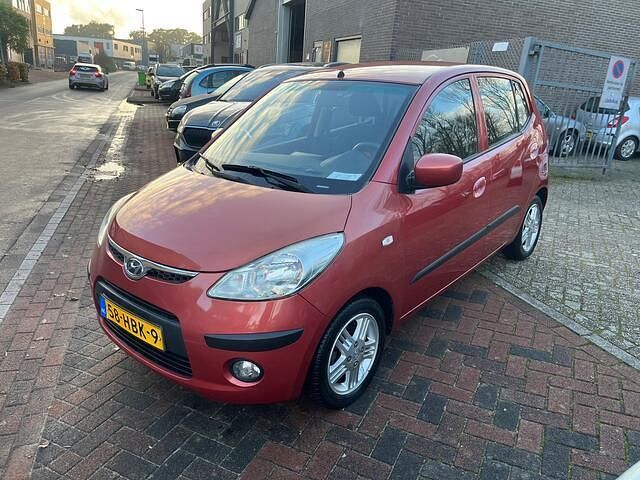 Rood (metallic) Gebruikt 2008 Hyundai i10 Hatchback | € 2.750 (Eerlijke prijs) - Afbeelding 1/4