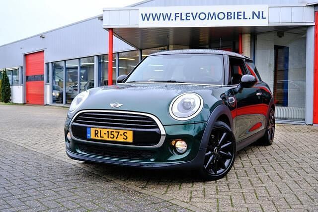 Groen Occasion 2018 Mini Cooper Business Hatchback | € 13.450 (Duur) - Afbeelding 1/4