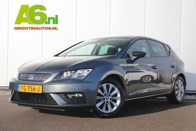 Grijs, metallic lak Gebruikt 2018 Seat Leon Business Hatchback | € 11.999 (Eerlijke prijs) - Afbeelding 1/4