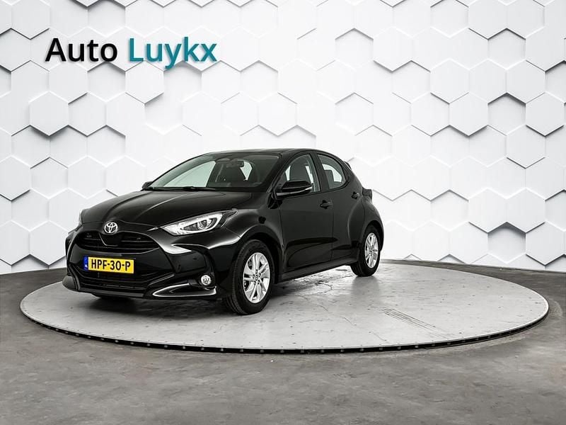 Zwart Nieuw 2025 Toyota Yaris Business Edition Hatchback | € 25.940 (Goede deal) - Afbeelding 1/4