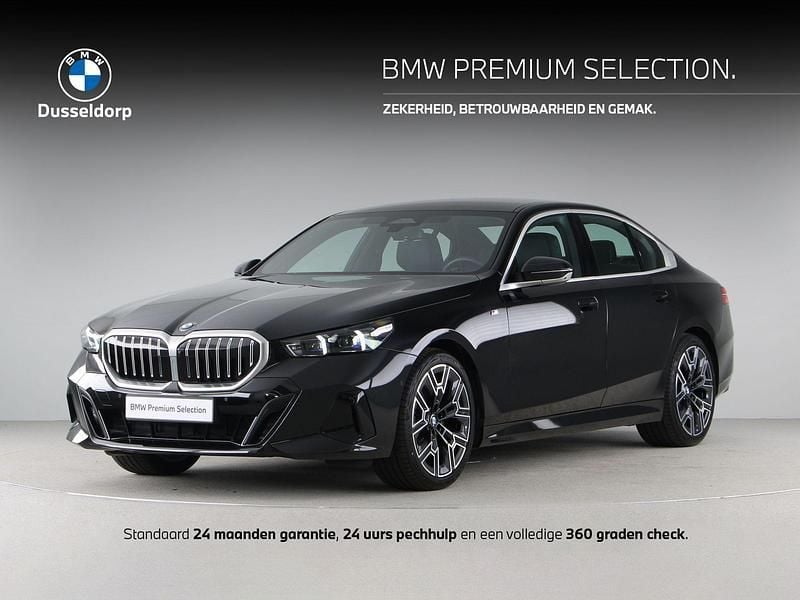 Zwart Gebruikt 2024 BMW 520 M Sport Sedan | € 58.900 - Afbeelding 1/4