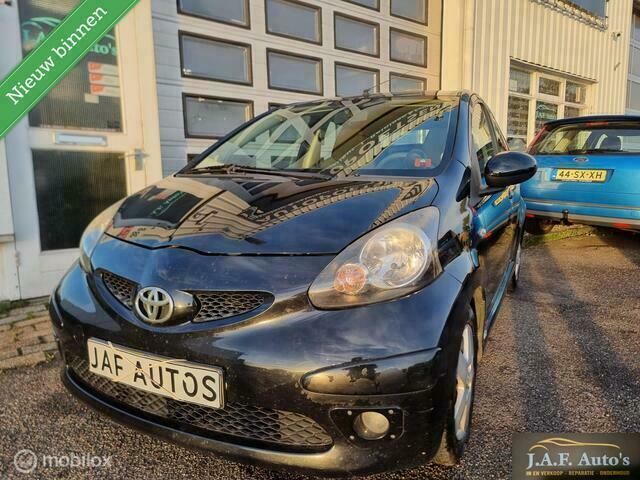 Zwart Gebruikt 2008 Toyota Aygo Sport Hatchback | € 2.450 (Eerlijke prijs) - Afbeelding 1/4