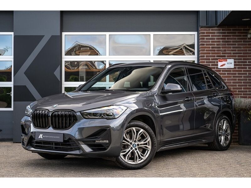 Grijs Gebruikt 2022 BMW X1 Sport Line SUV | € 32.450 (Iets duurder) - Afbeelding 1/4