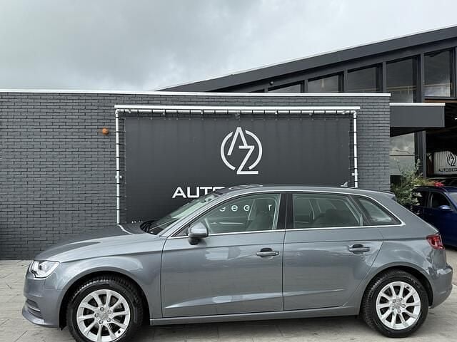Grijs Gebruikt 2015 Audi A3 Sportback Attraction Hatchback | € 11.999 (Eerlijke prijs) - Afbeelding 1/4