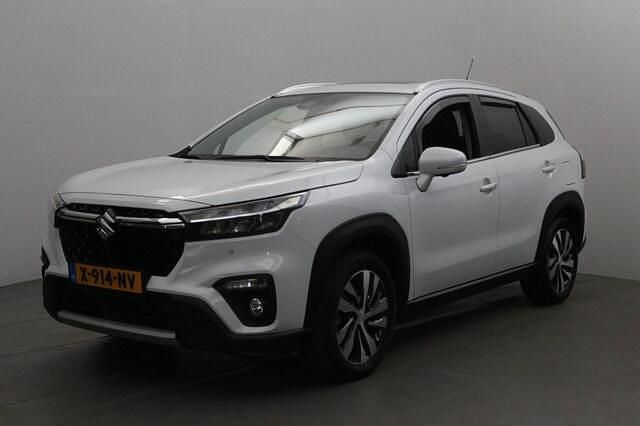 Wit Gebruikt 2023 Suzuki SX4 S-Cross SUV | € 25.950 (Eerlijke prijs) - Afbeelding 1/4