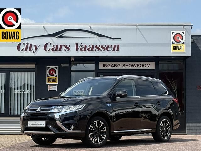 Zwart Gebruikt 2017 Mitsubishi Outlander SUV | € 18.950 (Eerlijke prijs) - Afbeelding 1/4