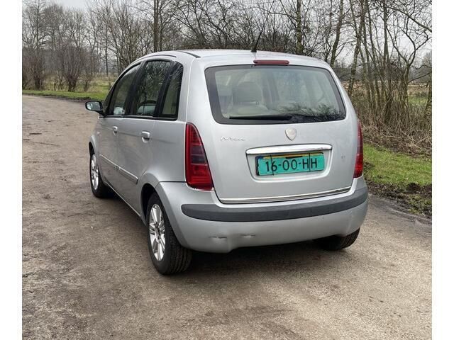 Occasion Lancia Musa 95 PK (69 kW) 2005 Grijs MPV