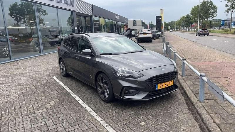 Grijs Gebruikt 2019 Ford Focus Business Edition Stationwagen | € 13.590 (Eerlijke prijs) - Afbeelding 1/1