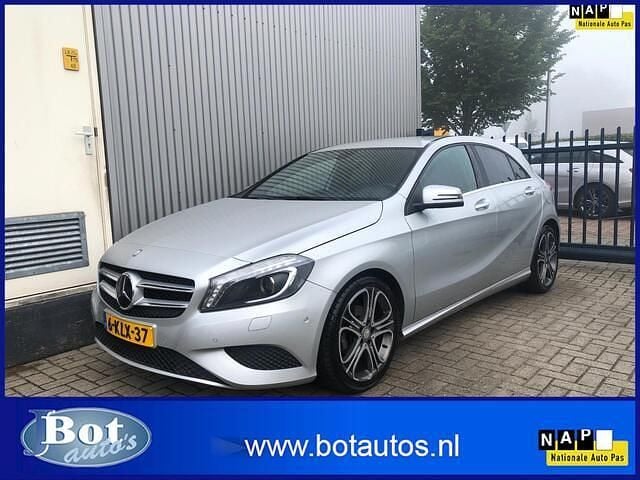 Occasion Mercedes A180 Edition 123 PK (90 kW) 2013 Grijs (metallic) Hatchback