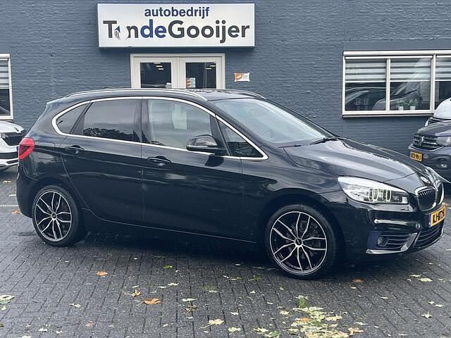 Zwart Gebruikt 2016 BMW 218 Executive Stationwagen | € 15.900 (Eerlijke prijs) - Afbeelding 1/4