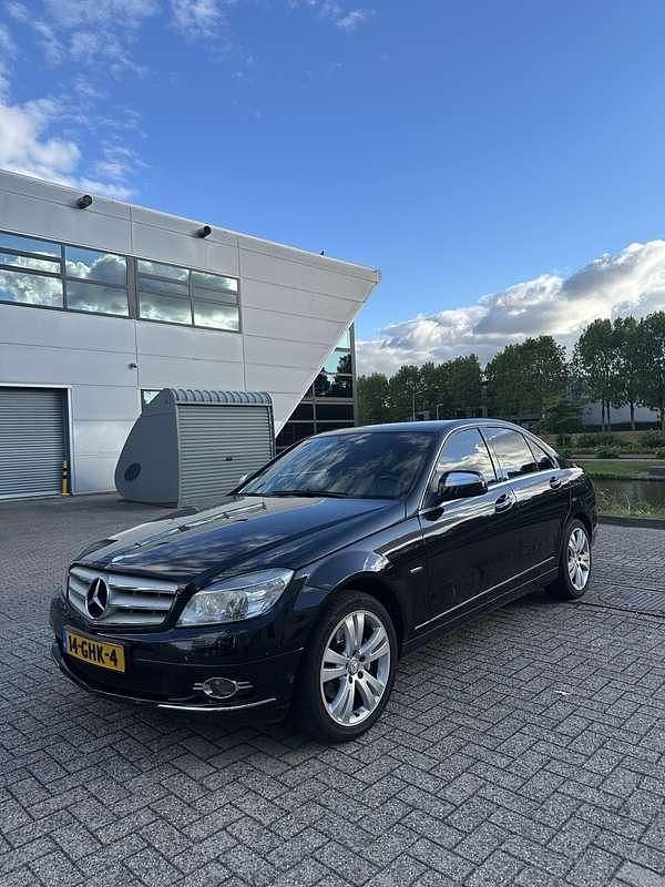 Zwart Gebruikt 2008 Mercedes C200 Avantgarde Sedan | € 6.500 (Eerlijke prijs) - Afbeelding 1/4